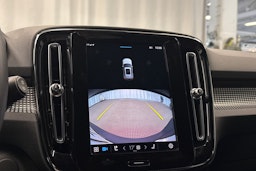 vihreä Volvo XC40 2022 kuva 16.