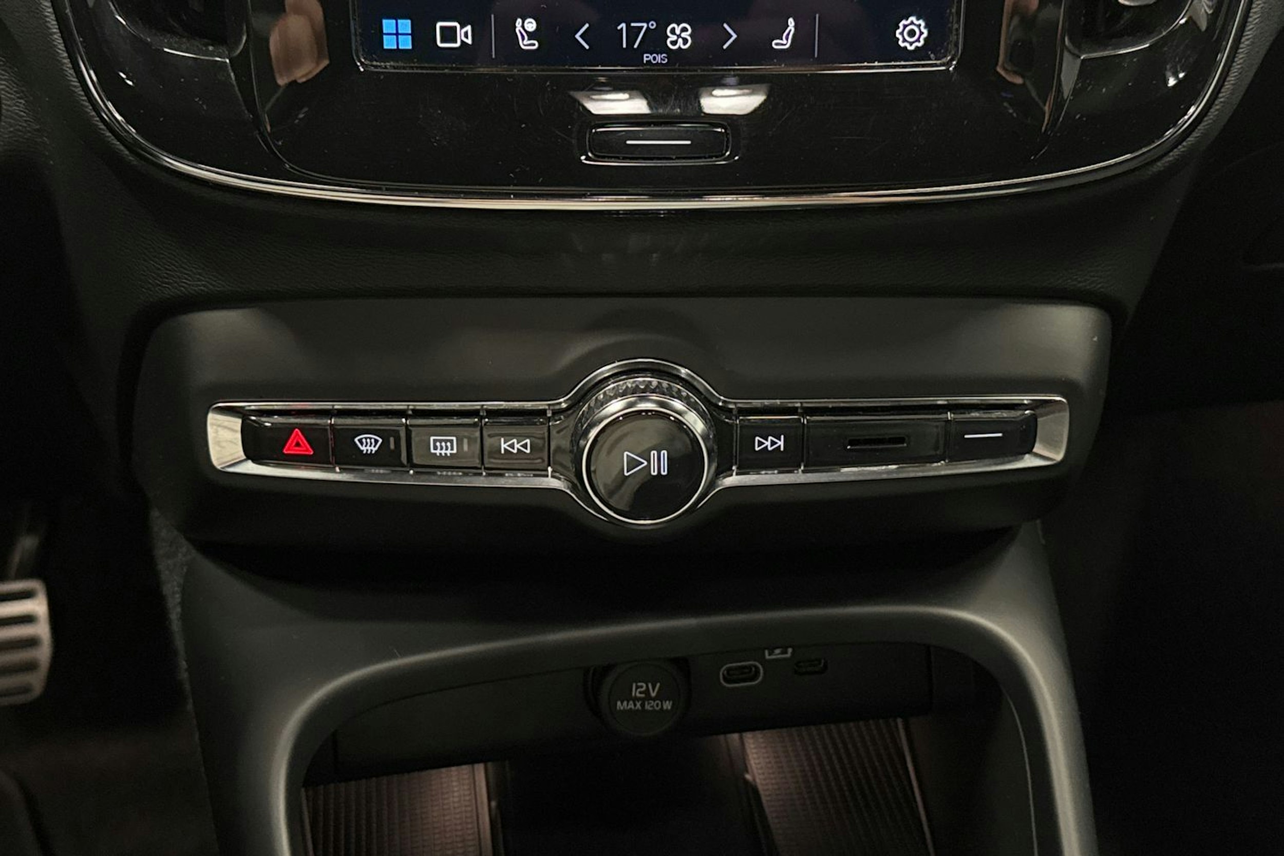 vihreä Volvo XC40 2022 kuva 18.