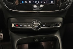 vihreä Volvo XC40 2022 kuva 18.