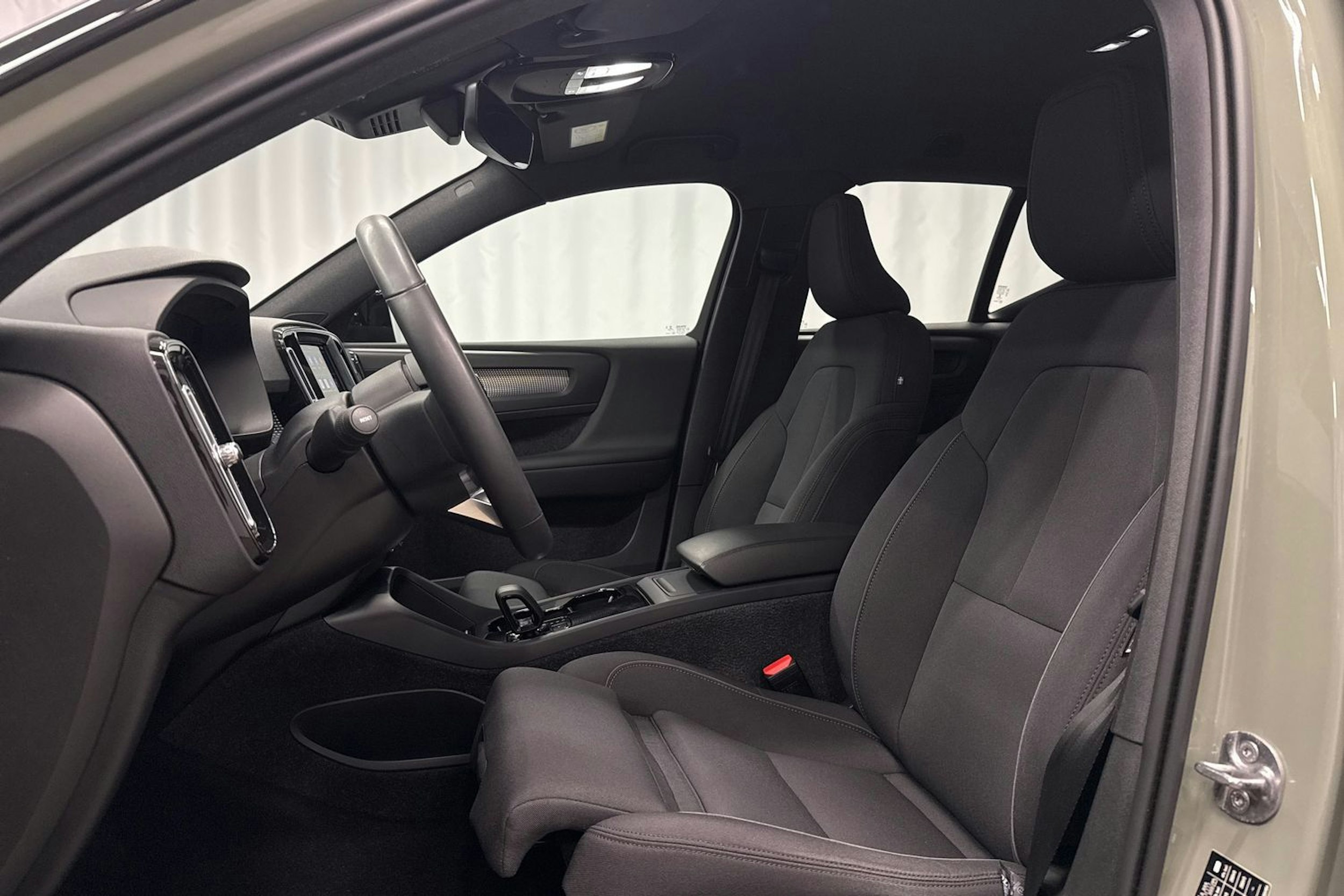 vihreä Volvo XC40 2022 kuva 21.