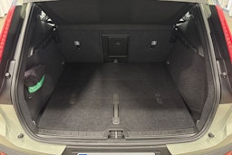 vihreä Volvo XC40 2022 kuva 23.