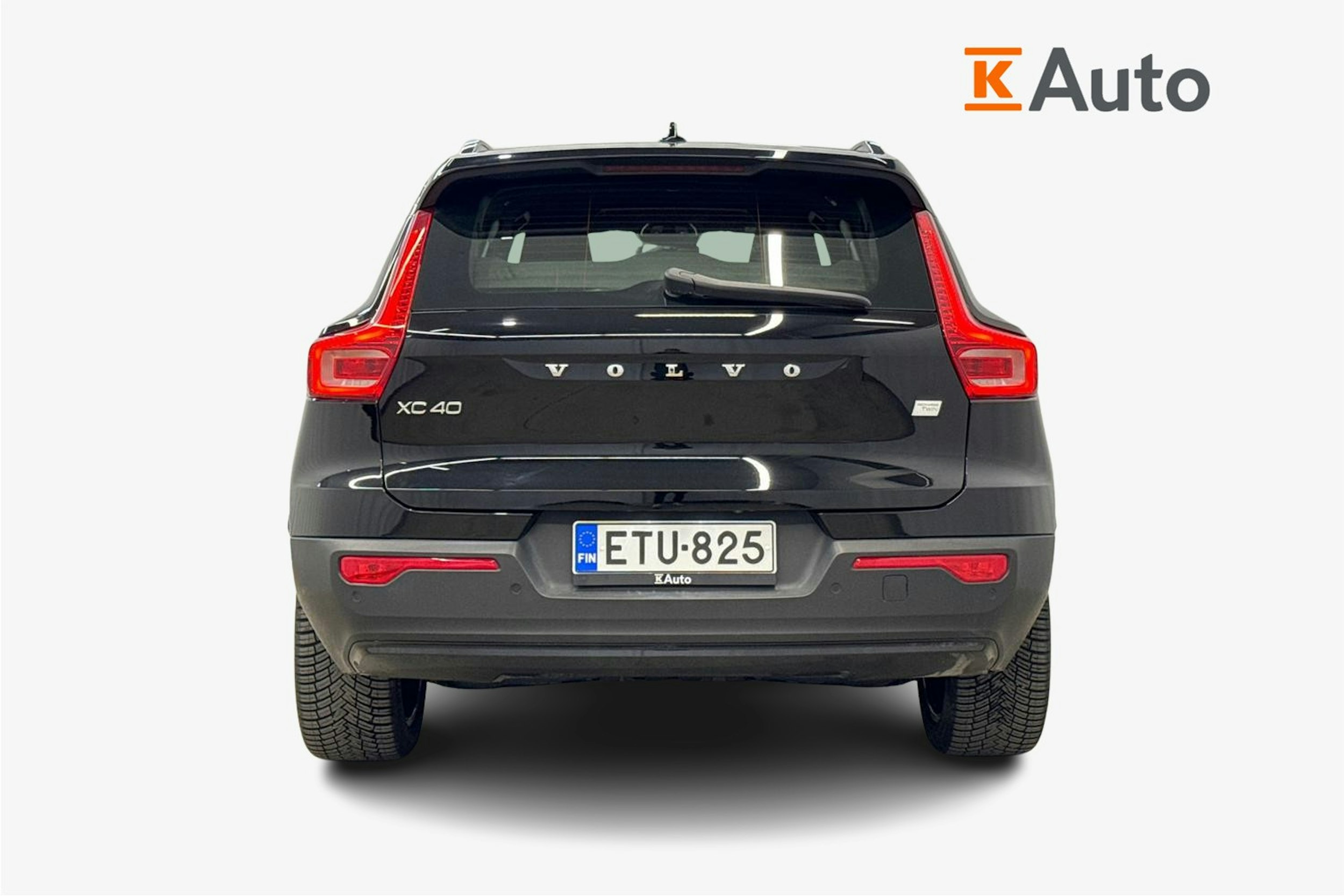 musta Volvo XC40 2022 kuva 3.