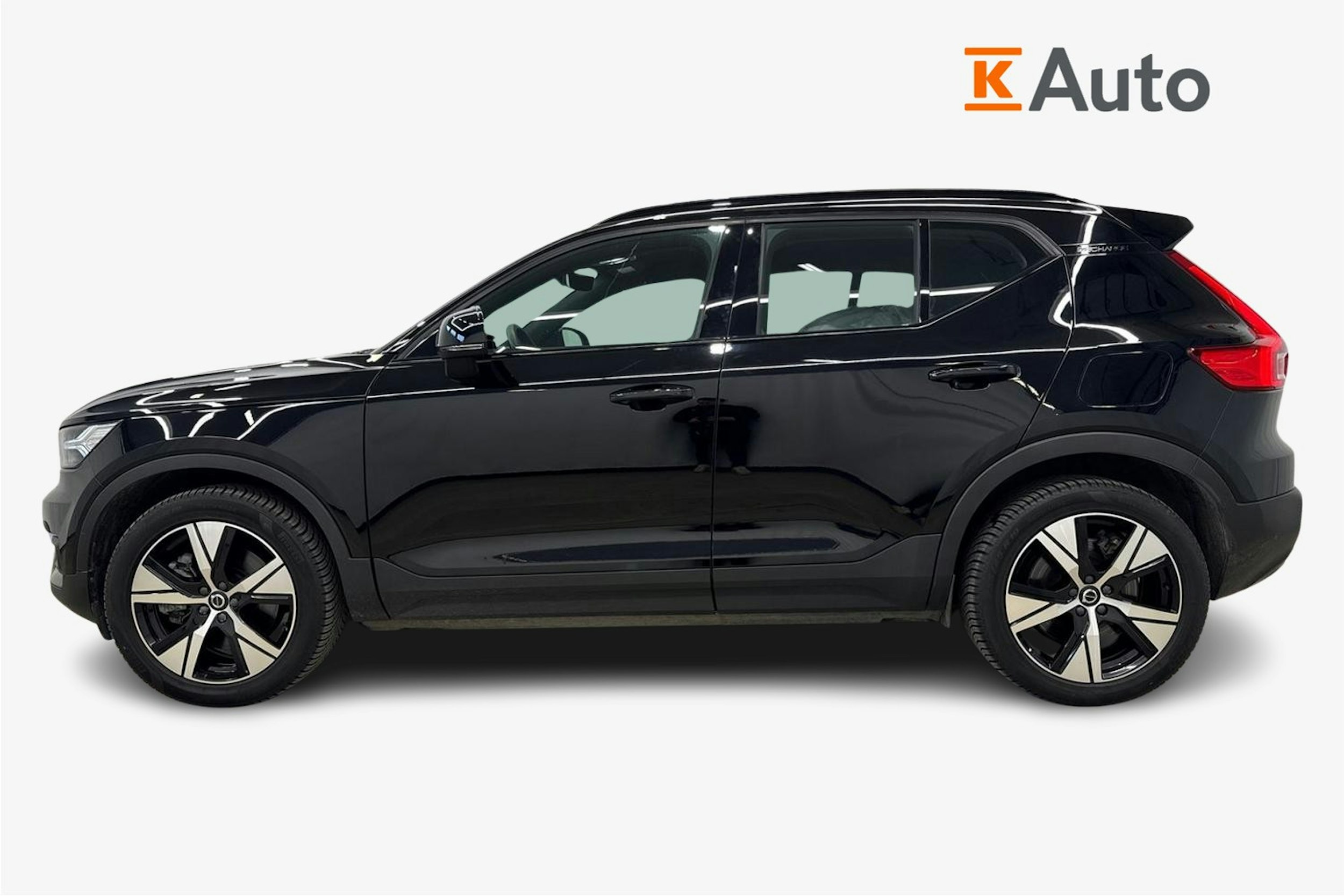 musta Volvo XC40 2022 kuva 6.