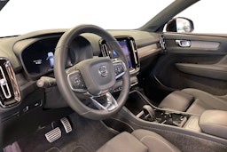musta Volvo XC40 2022 kuva 7.