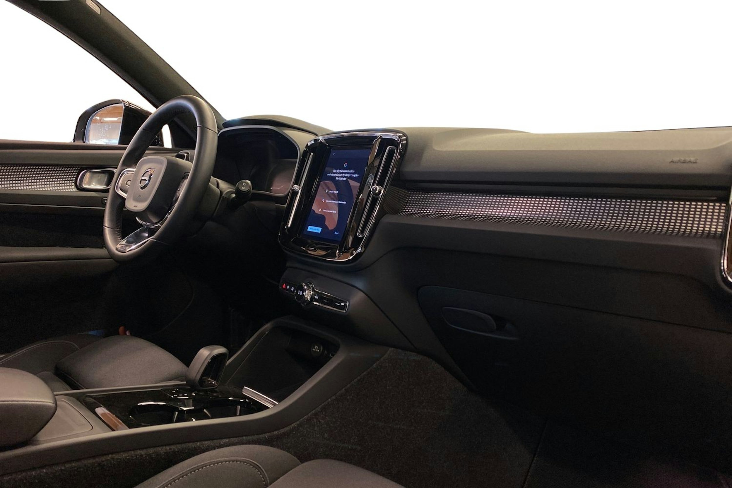 musta Volvo XC40 2022 kuva 10.