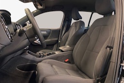 musta Volvo XC40 2022 kuva 11.