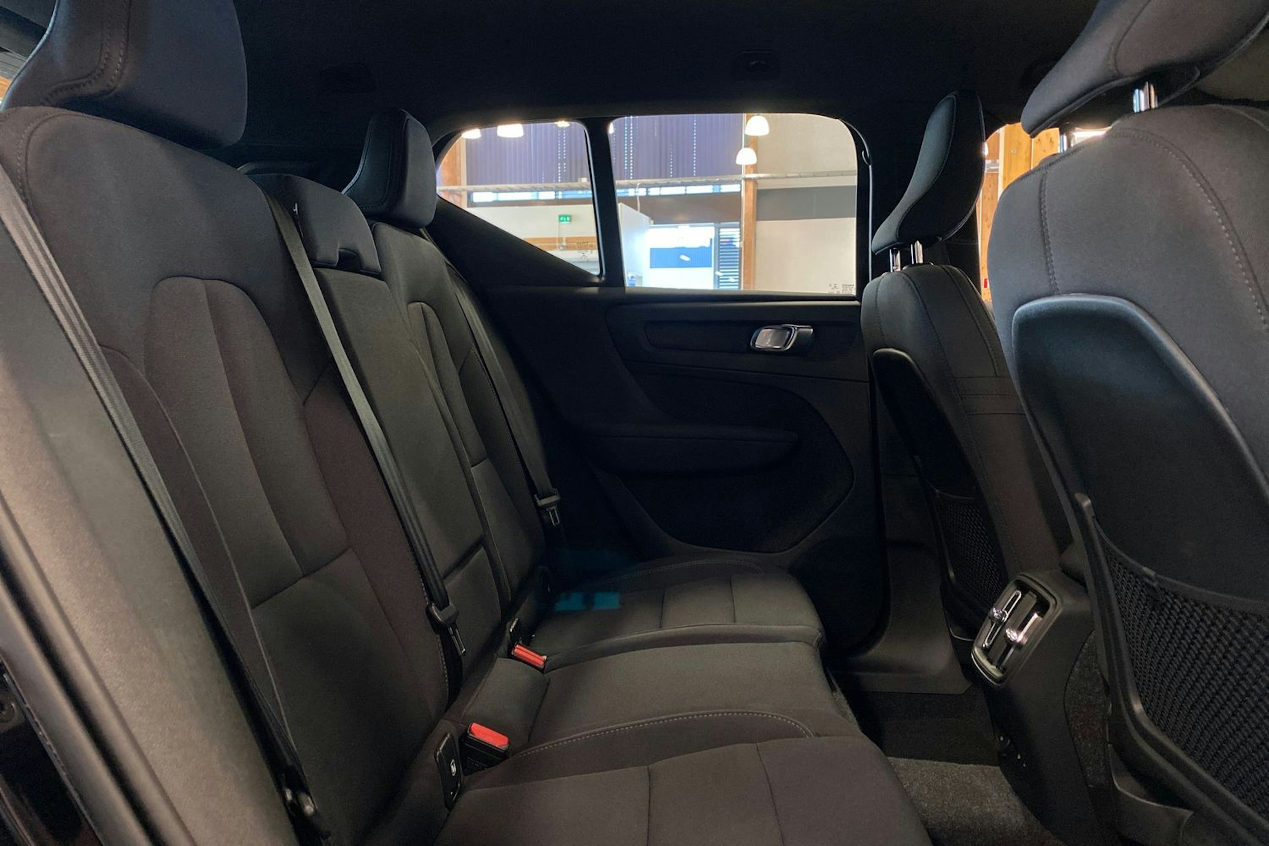 musta Volvo XC40 2022 kuva 14.