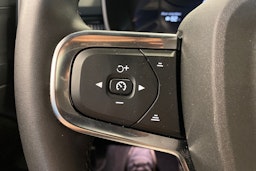 musta Volvo XC40 2022 kuva 18.