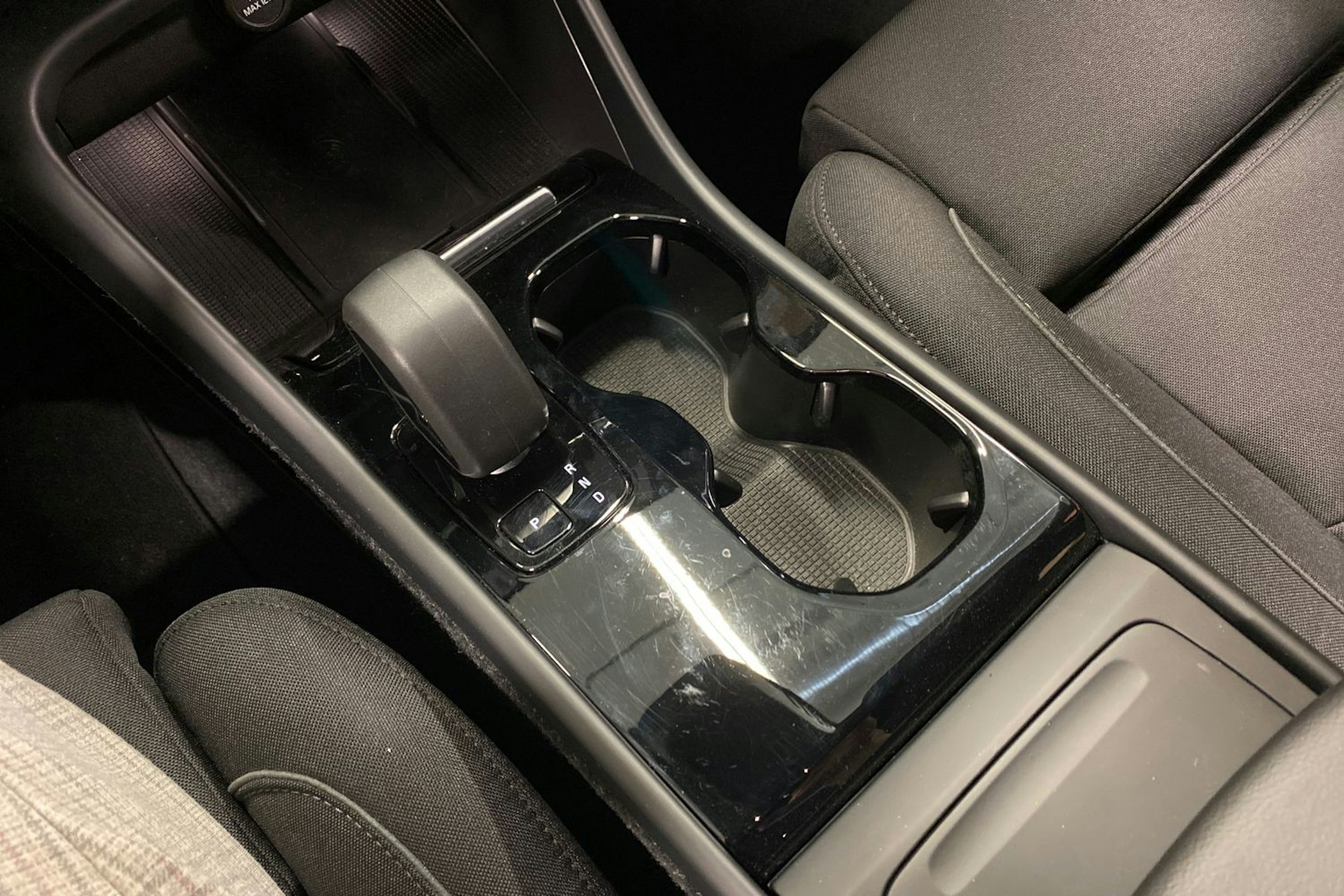 musta Volvo XC40 2022 kuva 24.