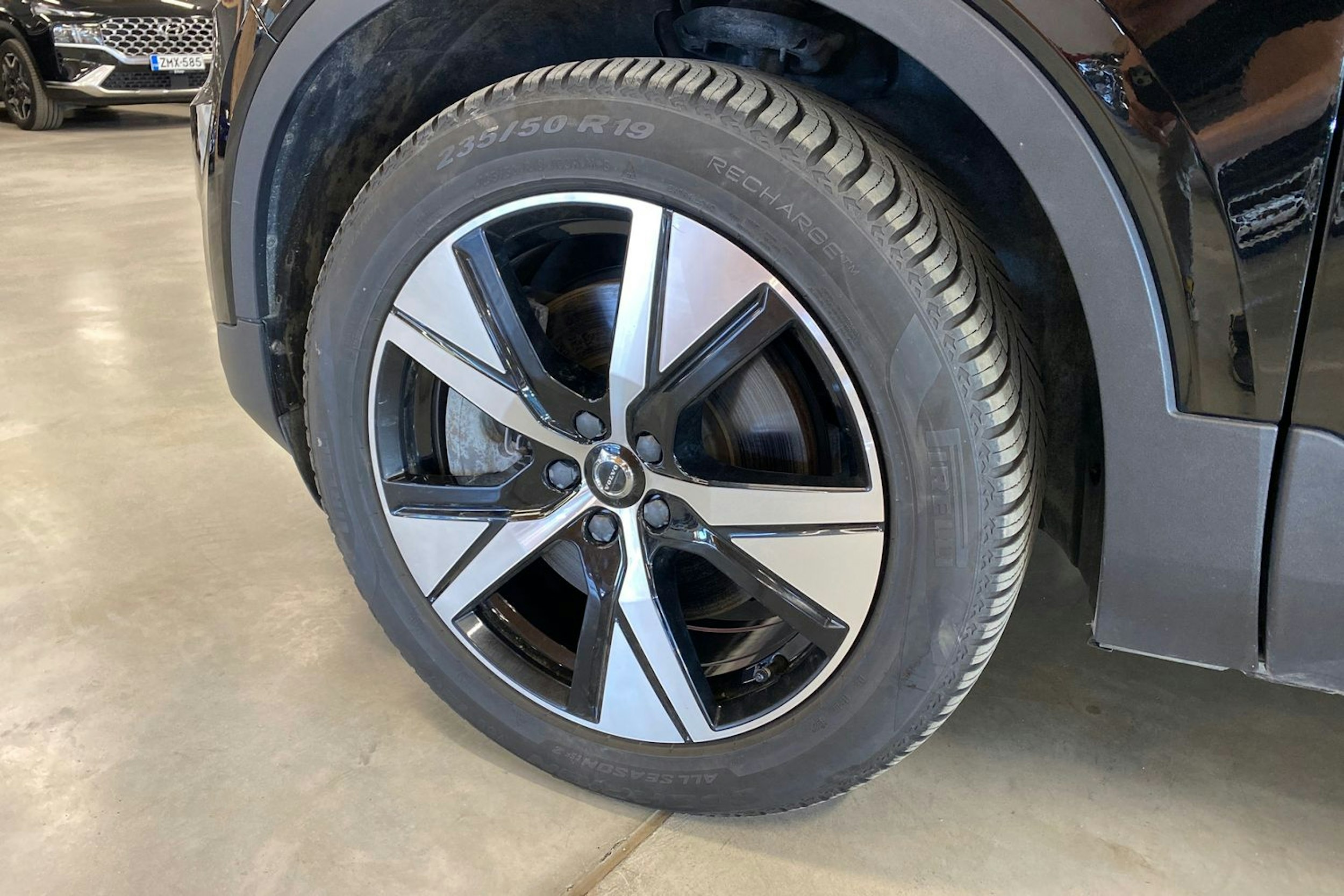 musta Volvo XC40 2022 kuva 25.