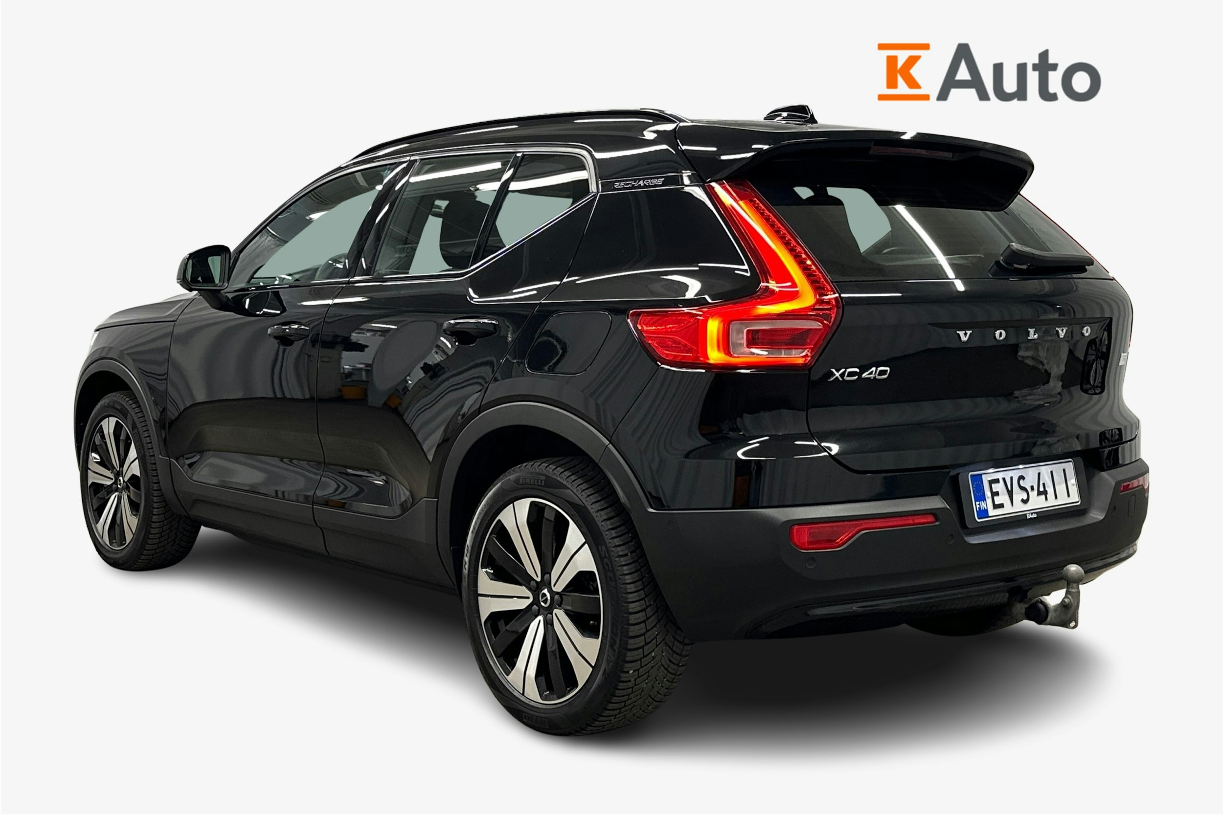 musta Volvo XC40 2023 kuva 2.
