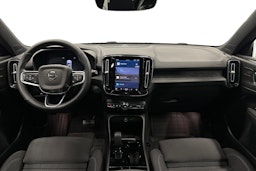 musta Volvo XC40 2023 kuva 9.