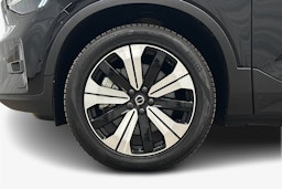 musta Volvo XC40 2023 kuva 11.