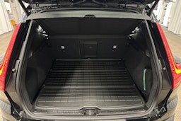 musta Volvo XC40 2023 kuva 14.