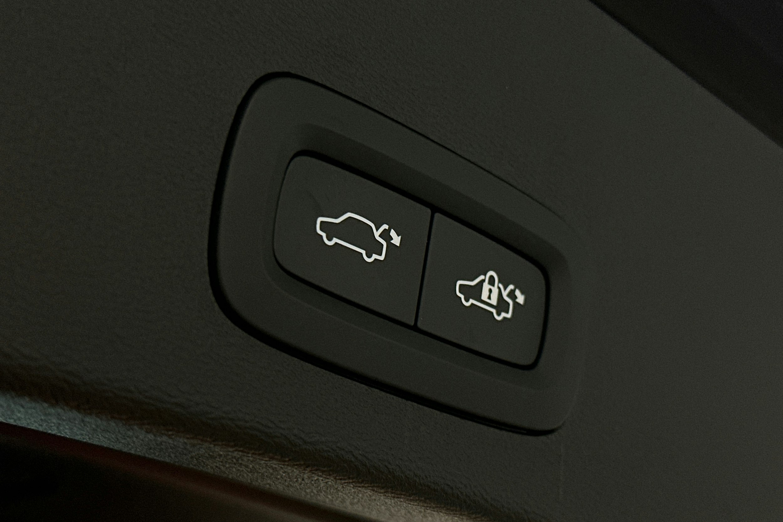 musta Volvo XC40 2023 kuva 15.