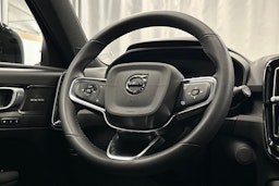 musta Volvo XC40 2023 kuva 21.