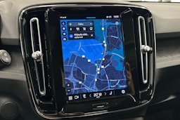musta Volvo XC40 2023 kuva 25.