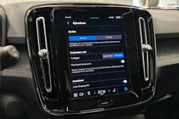 musta Volvo XC40 2023 kuva 27.