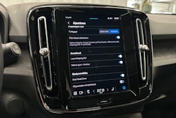musta Volvo XC40 2023 kuva 28.