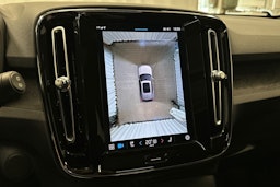 musta Volvo XC40 2023 kuva 30.