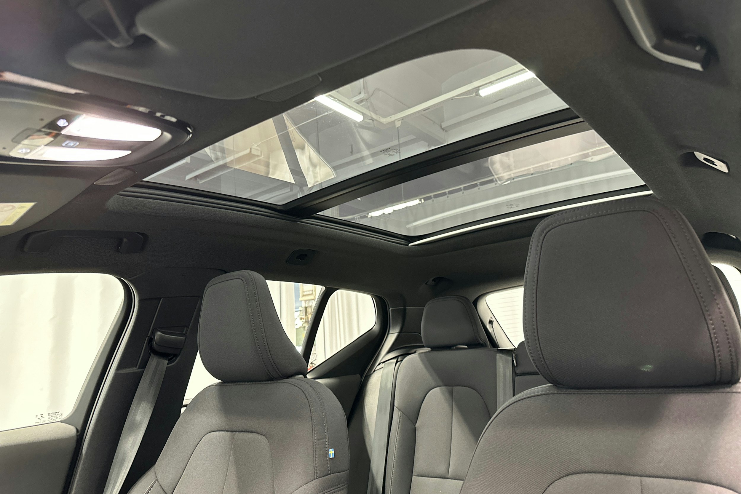 musta Volvo XC40 2023 kuva 33.
