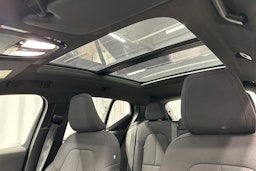 musta Volvo XC40 2023 kuva 33.