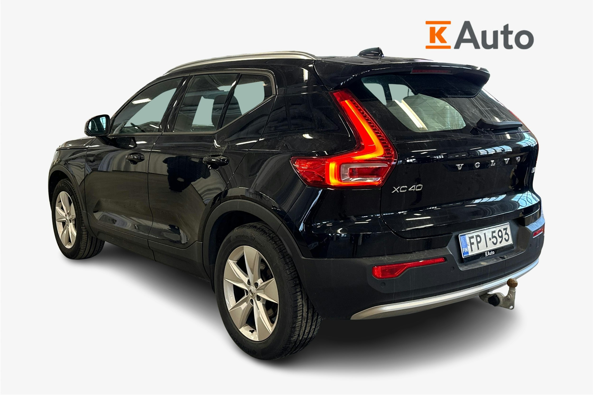 musta Volvo XC40 2022 kuva 2.