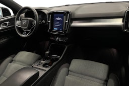 musta Volvo XC40 2023 kuva 9.