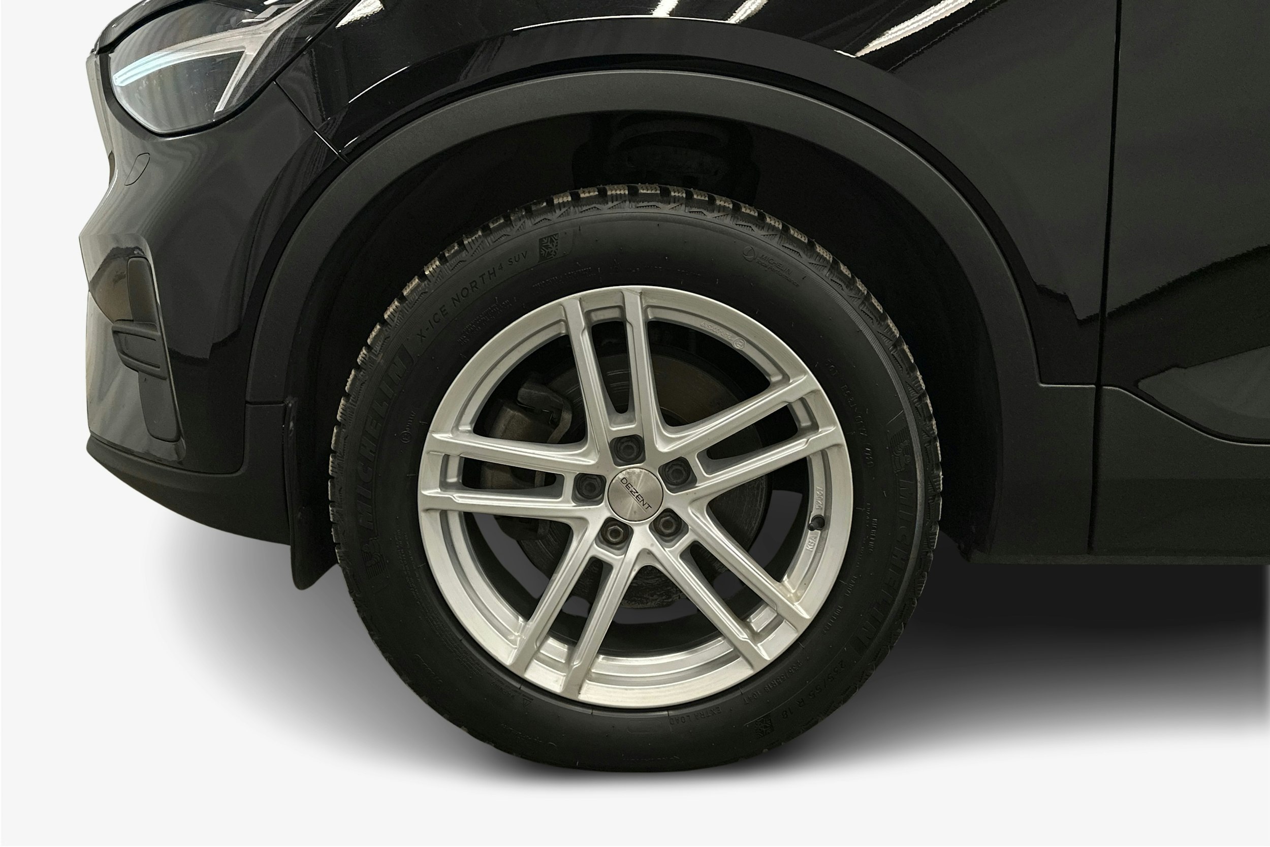 musta Volvo XC40 2023 kuva 11.