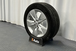 musta Volvo XC40 2023 kuva 13.