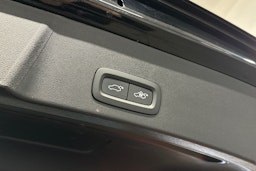 musta Volvo XC40 2023 kuva 15.