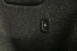 musta Volvo XC40 2023 kuva 16.