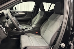 musta Volvo XC40 2023 kuva 17.