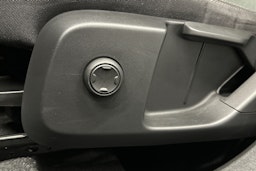 musta Volvo XC40 2023 kuva 18.