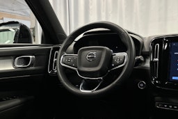 musta Volvo XC40 2023 kuva 19.