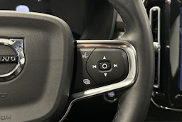 musta Volvo XC40 2023 kuva 21.