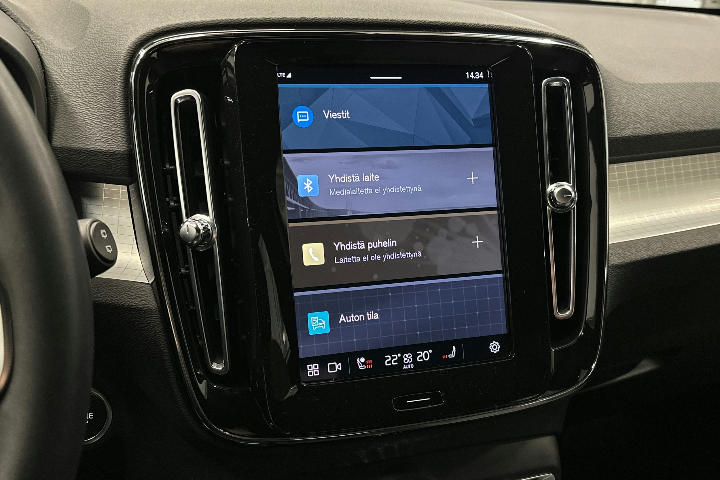 musta Volvo XC40 2023 kuva 23.