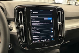 musta Volvo XC40 2023 kuva 26.