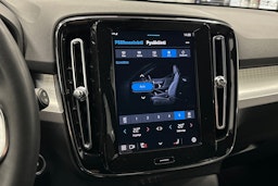 musta Volvo XC40 2023 kuva 27.