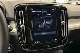 musta Volvo XC40 2023 kuva 28.