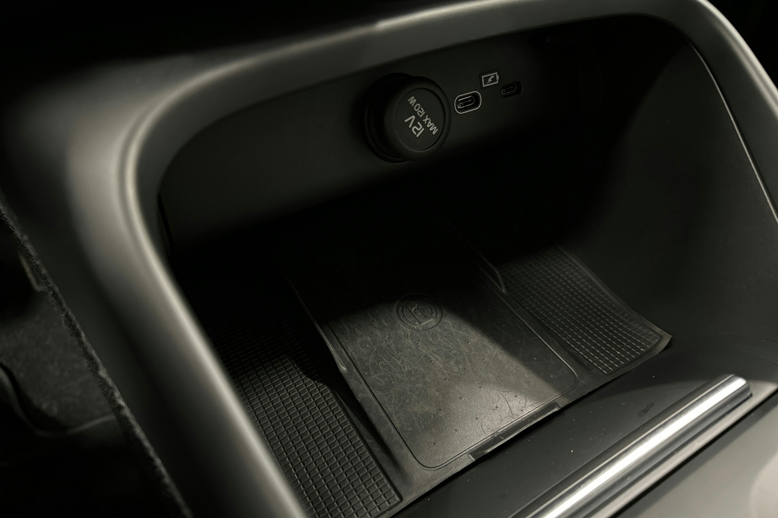 musta Volvo XC40 2023 kuva 31.