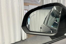 musta Volvo XC40 2023 kuva 33.