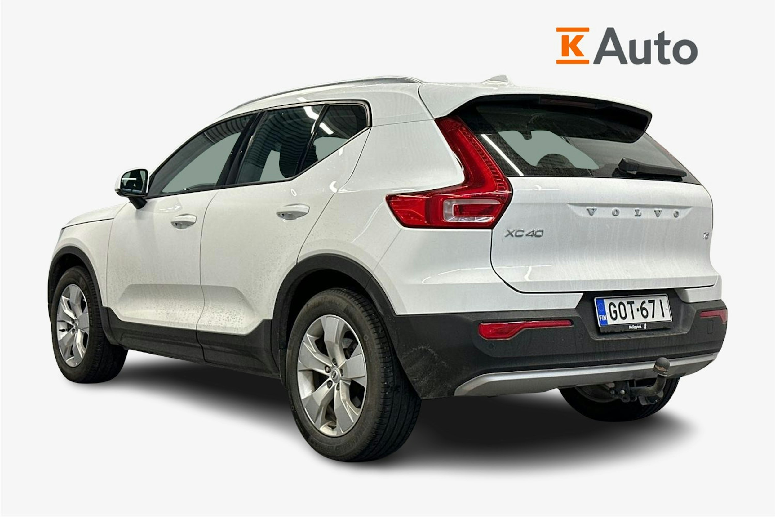 valkoinen Volvo XC40 2022 kuva 2.