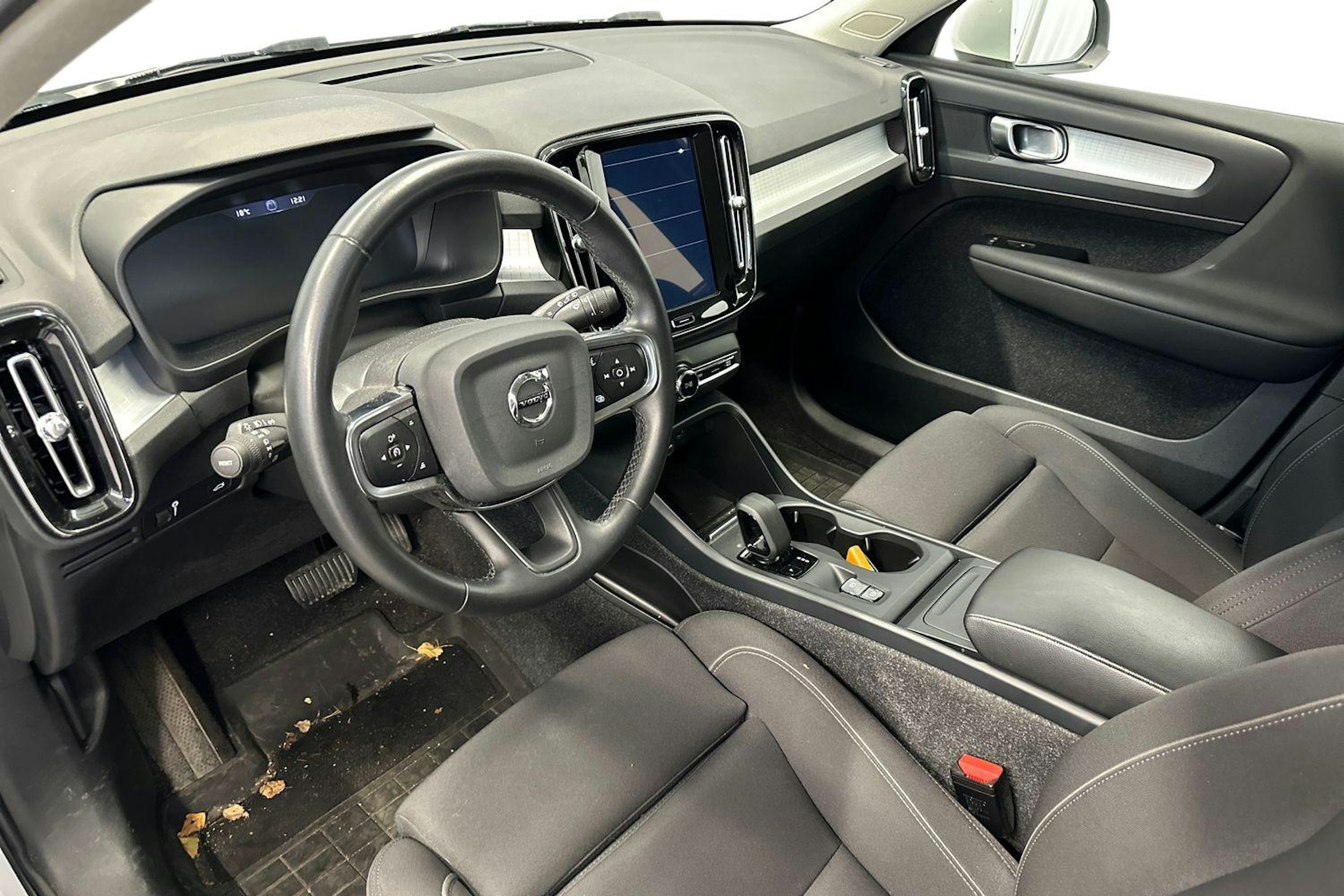 valkoinen Volvo XC40 2022 kuva 3.