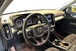 harmaa Volvo XC40 2022 kuva 3.
