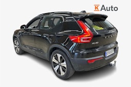musta Volvo XC40 2022 kuva 2.