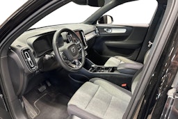 musta Volvo XC40 2022 kuva 3.