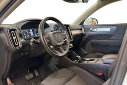 valkoinen Volvo XC40 2022 kuva 3.