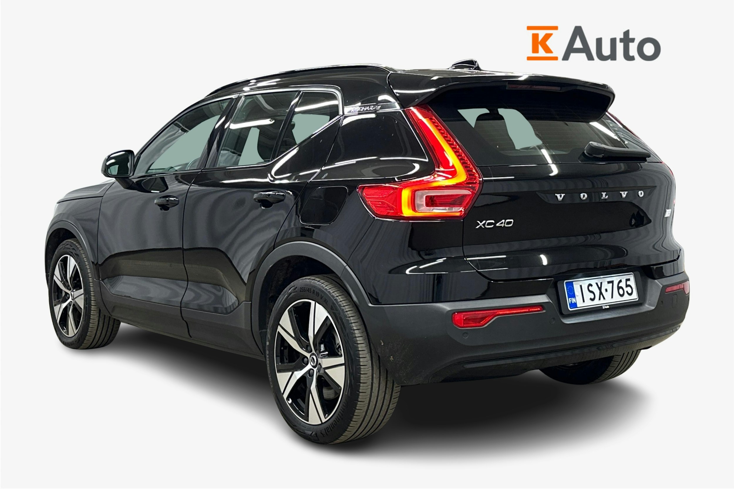 musta Volvo XC40 2022 kuva 2.