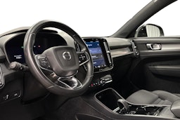 musta Volvo XC40 2022 kuva 7.